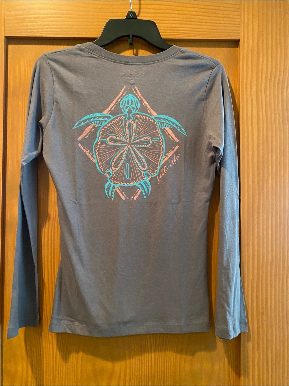 Salt Life Women’s Charcoal Turtle Sand Dollar L/S V-Neck  Shirt NWT Size S